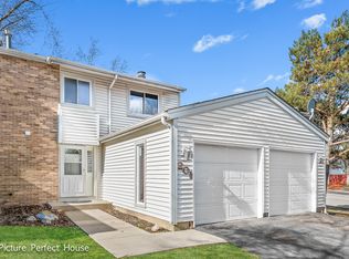 201 Diane Ln, Bolingbrook, IL