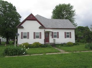 318 W Cherry St, Compton, IL 61318