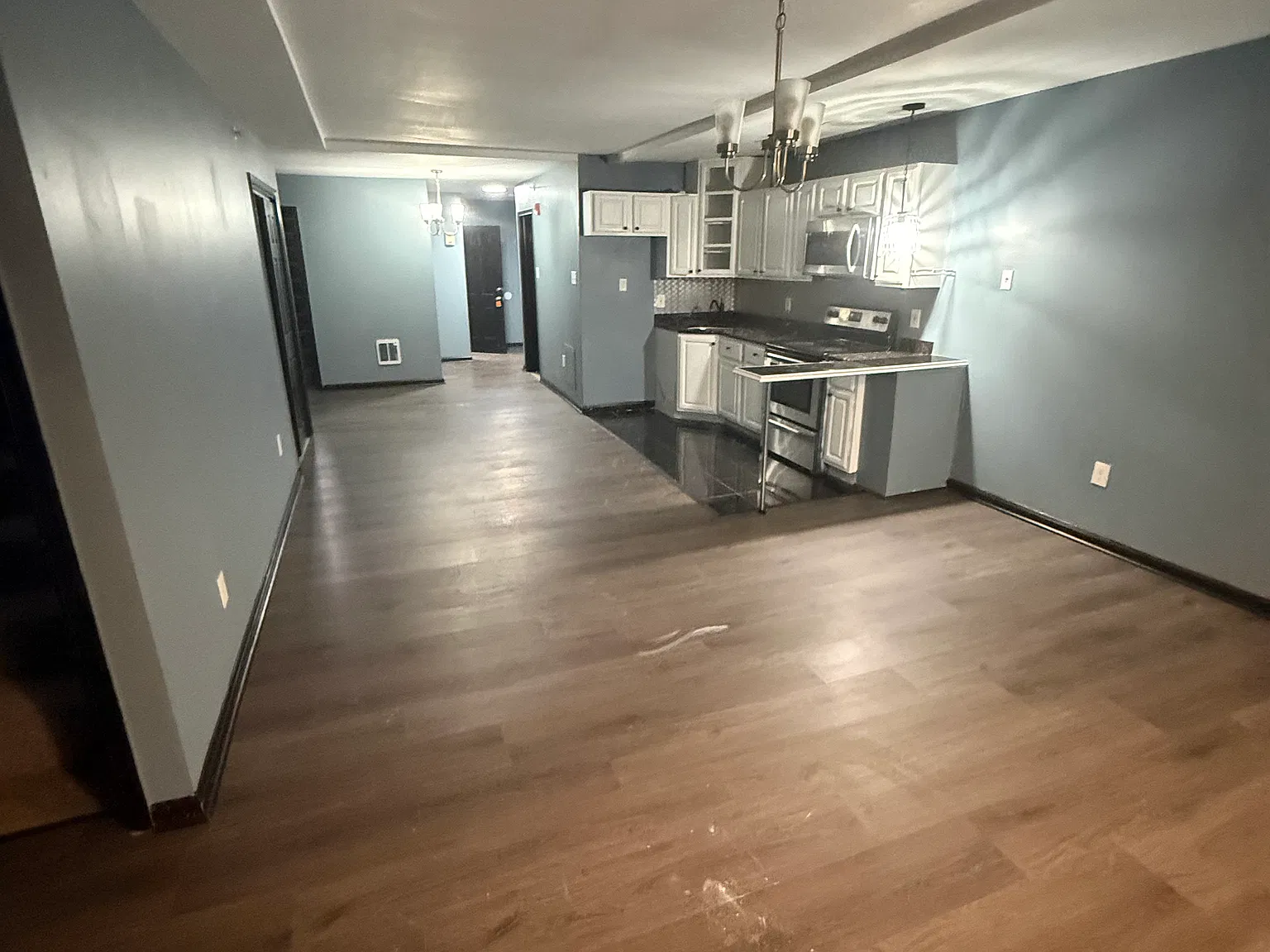 3 bed, 1000 sqft, $1,500 — Photo 1