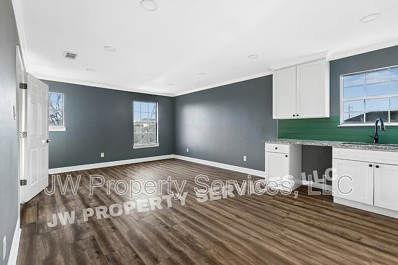 3 bed, 2.0 bath, 1100 sqft, $1,500 — Photo 2