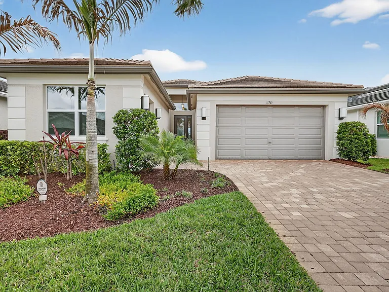 11765 SW Poseidon Way — Photo 2