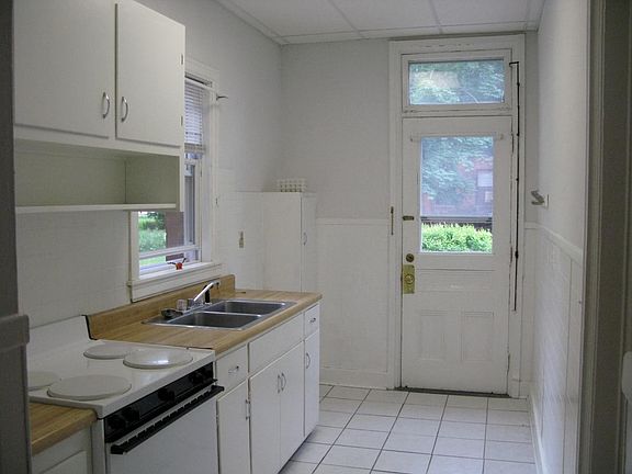 3rd image of 437 Linwood Ave APT 2