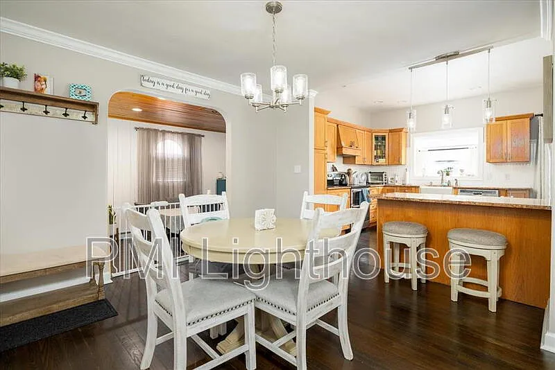 4 bed, 2.0 bath, 2000 sqft, $4,500 — Photo 4
