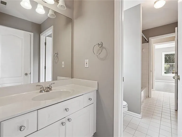 230 Brookeivey Ln — Photo 23