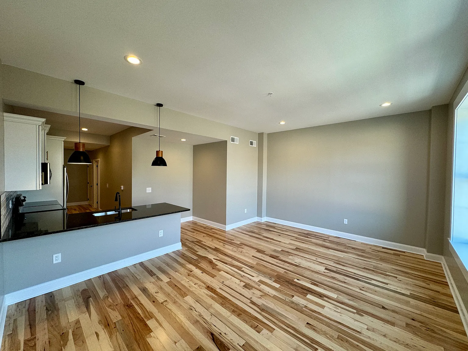 1 bed, 792 sqft, $1,550 — Photo 1