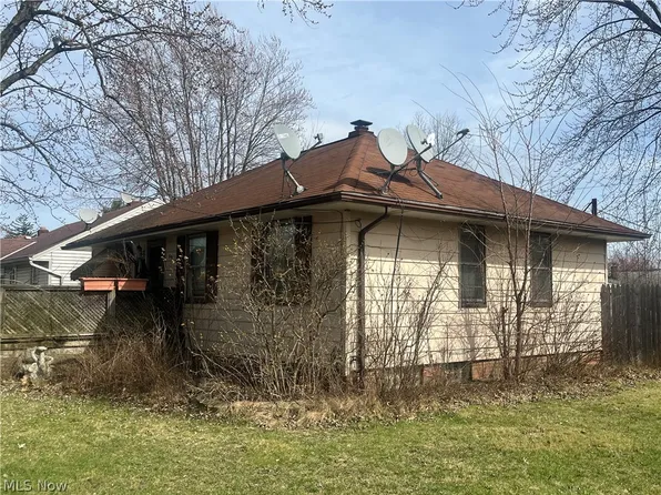 10631 Bellaire Rd, Cleveland, OH 44111