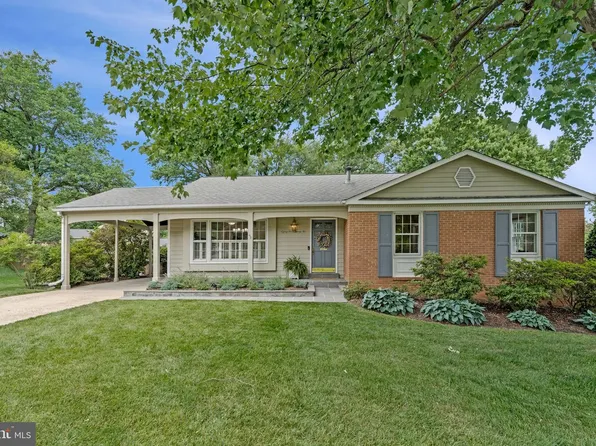 8322 Briar Creek Dr, Annandale, VA 22003