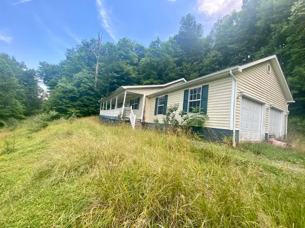 924 Daniel Boone Trl, Hurricane, WV 25526