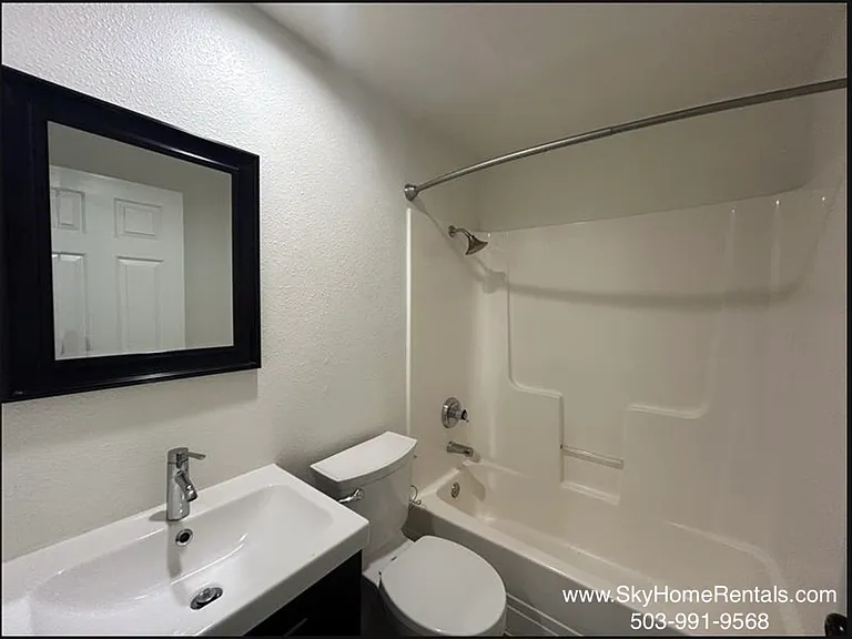 2180 Maplewood Dr S — Photo 16