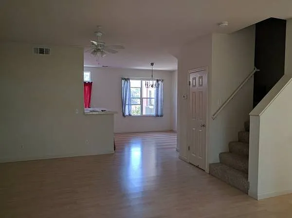 Huntington Ct, Mountain View — Photo 3