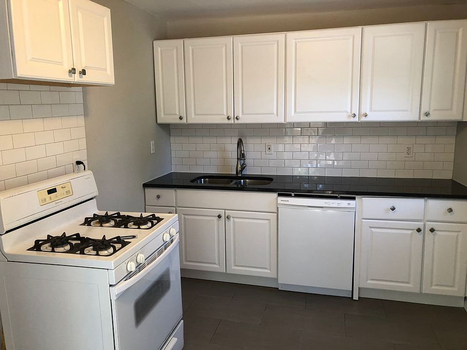 1st image of 301 17th Ave NE #315U
