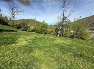 40 Hodge Dr, Griffithsville, WV 25521