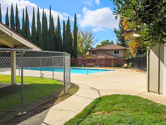 4th image of 999 Gilchrist Dr APT 3