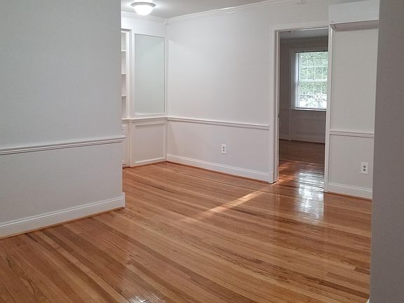 4th image of 819 S Alfred St #1