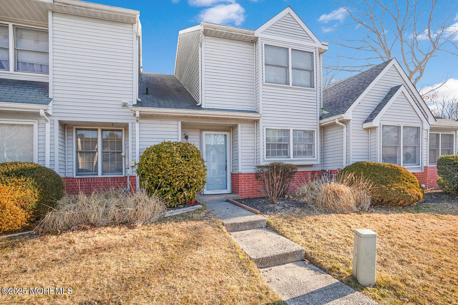 3 bed, 1.5 bath, 1160 sqft, $2,300 — Photo 1