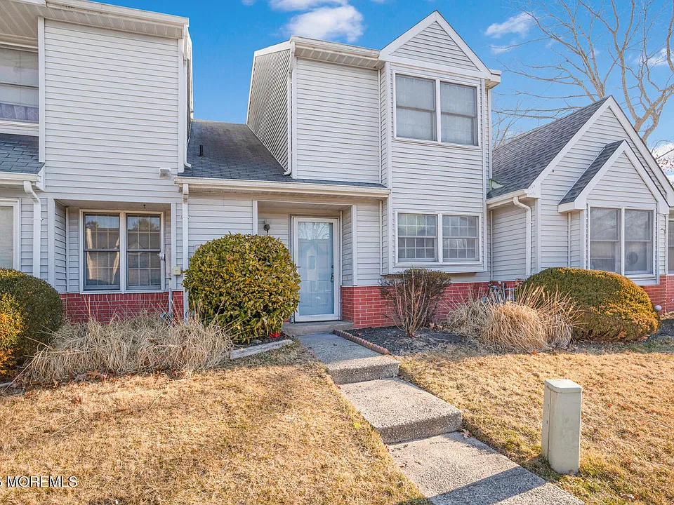 121 Westchester Dr