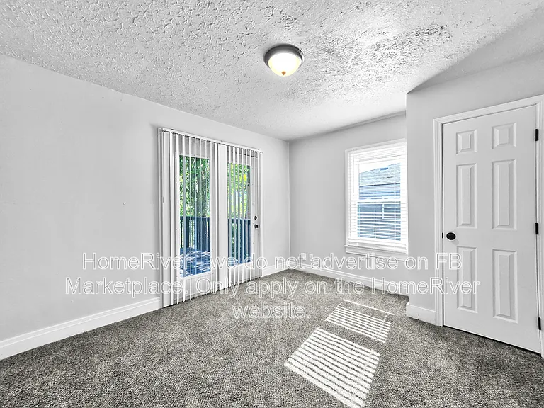 2304 Rockford Ln — Photo 6