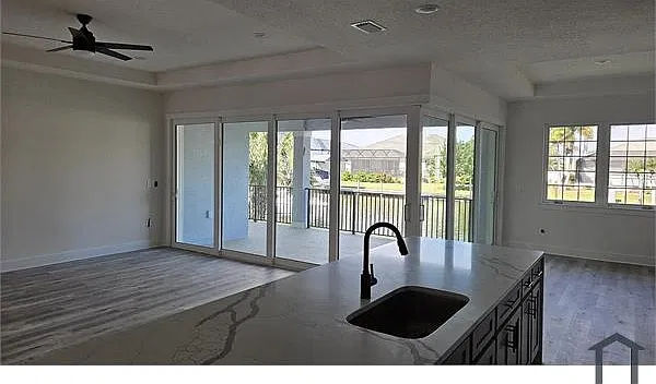 4 bed, 2404 sqft, $4,700 — Photo 4