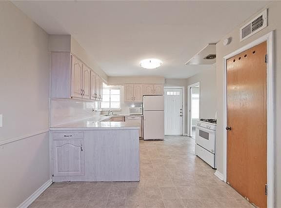 4th image of 2042 Van Cleave Dr