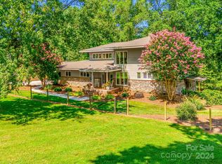 5340 Willow Pond Rd, Lake Wylie, SC 29710