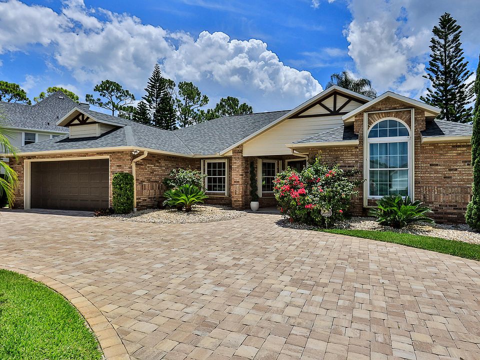 1st image of 2009 Country Club Dr
