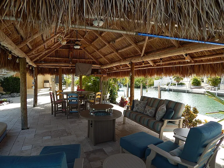 952 Lagoon Dr — Photo 3