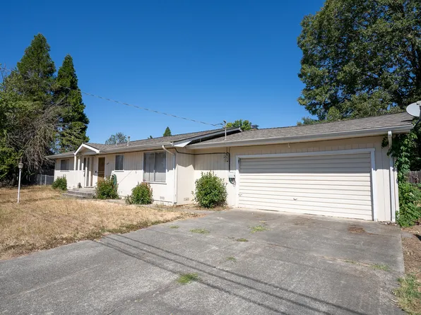 1470 SW Bridge St, Grants Pass, OR 97526