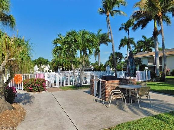 5th image of 5475 Peppertree Dr #9