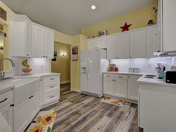 3rd image of 1400 NE 18th Avenue