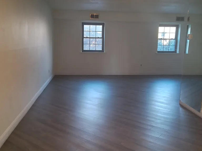 158 Woodstream Dr #5 — Photo 7