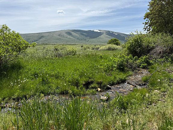 3rd image of 1200 S Lands Creek Rd E