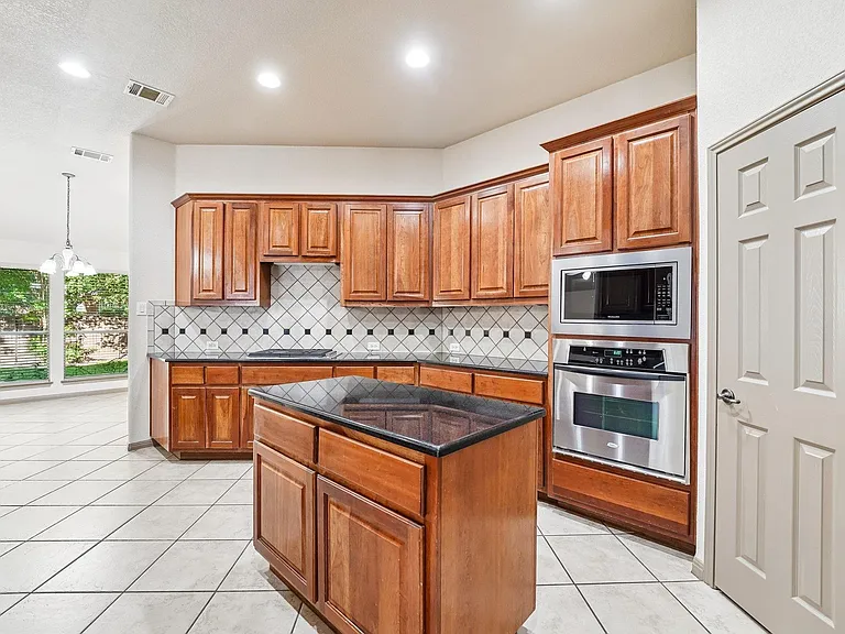 10028 Lisi Anne Dr — Photo 15
