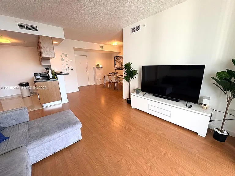 601 NE 23rd St #Penthouse 04 — Photo 6