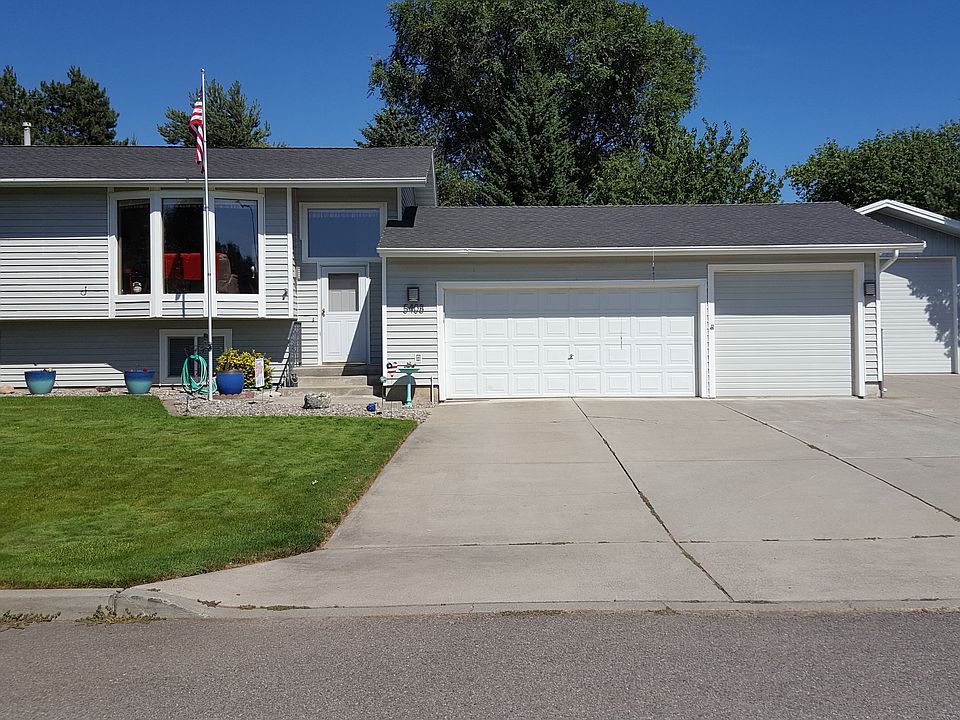 House and attached 3 car gar