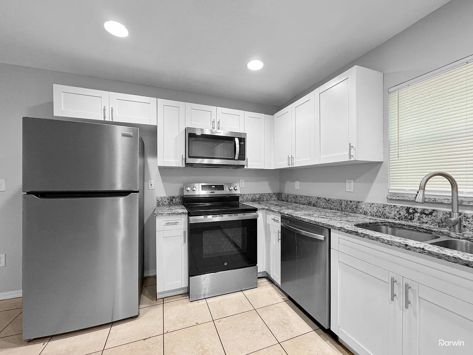 3 bed, 2.0 bath, 1200 sqft, $2,120 — Photo 4