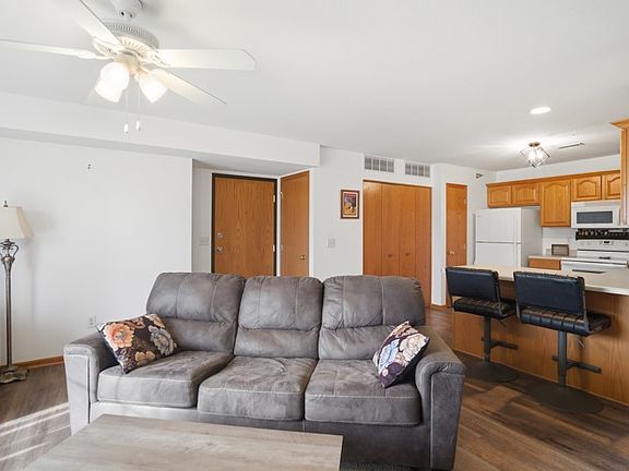 4th image of 651 SE Dovetail Rd #7