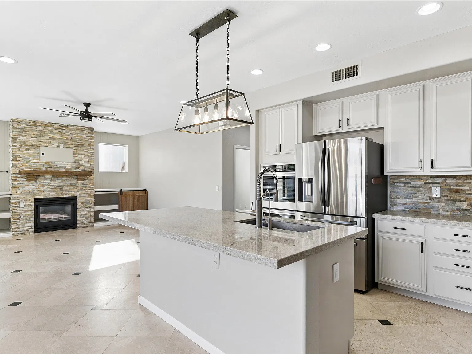 4 bed, 2984 sqft, $3,999 — Photo 2