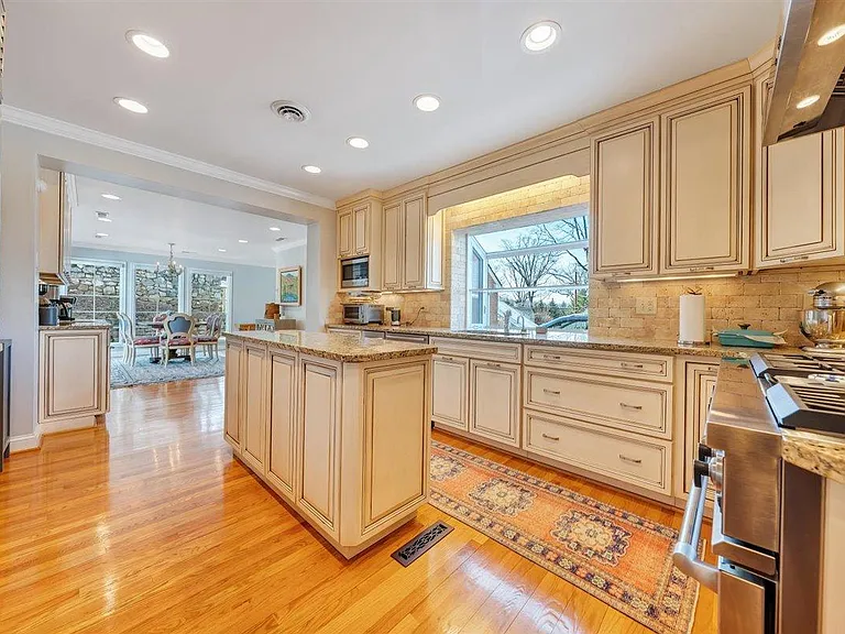3044 Hemlock Ln SW — Photo 8