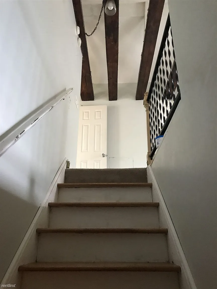 325 Bates St photo 1