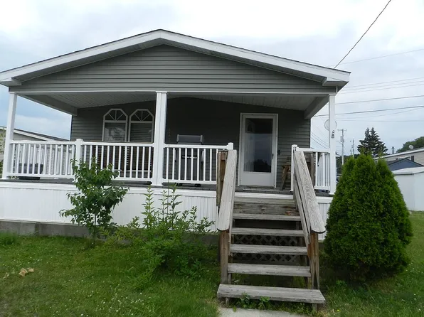 11 North Dr, Portsmouth, RI 02871