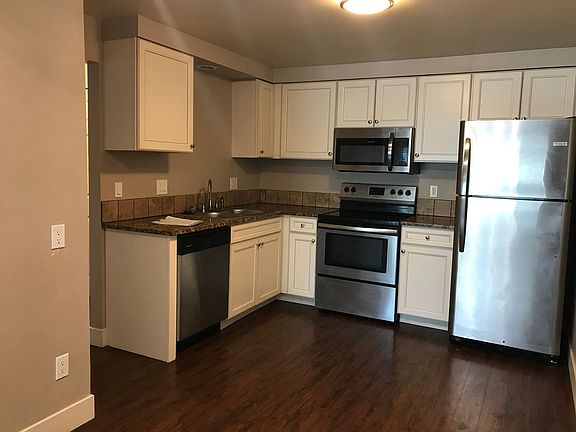 2nd image of 1010 NW Portland Ave APT 4