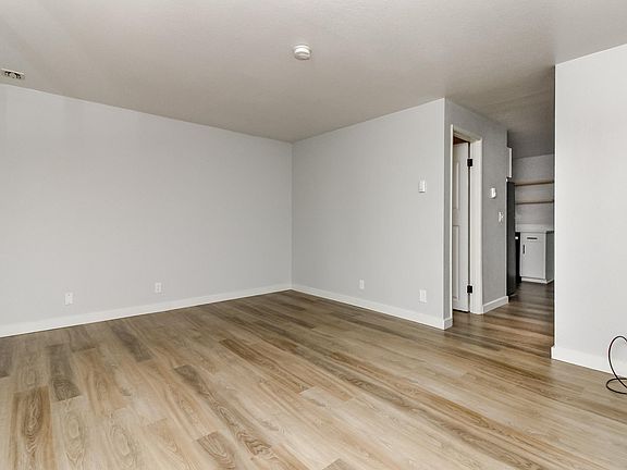 4th image of 17104 5th Ave E