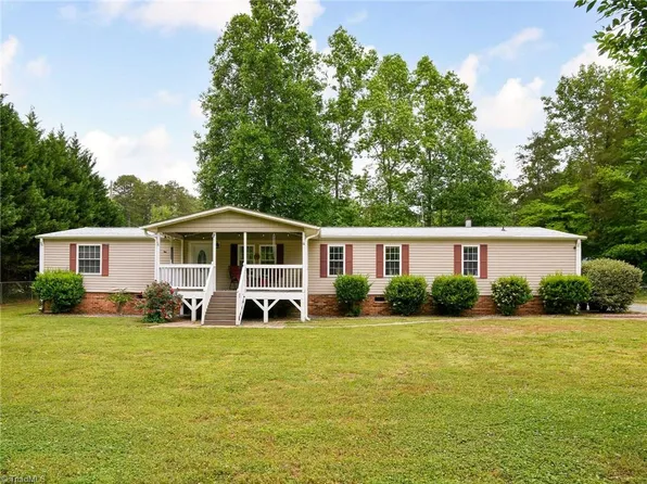 1007 High Rock Shores Dr, Lexington, NC 27292