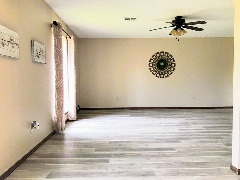 1st image of 719 Hawthorne Pl
