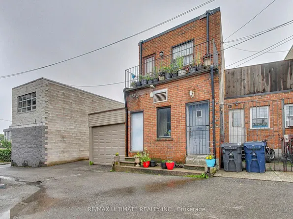 1584 Dundas St W, Toronto, ON