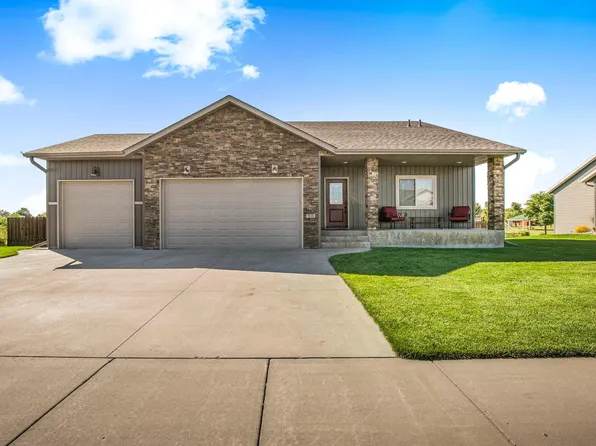 931 Waters Edge Cir, Avon, MN 56310