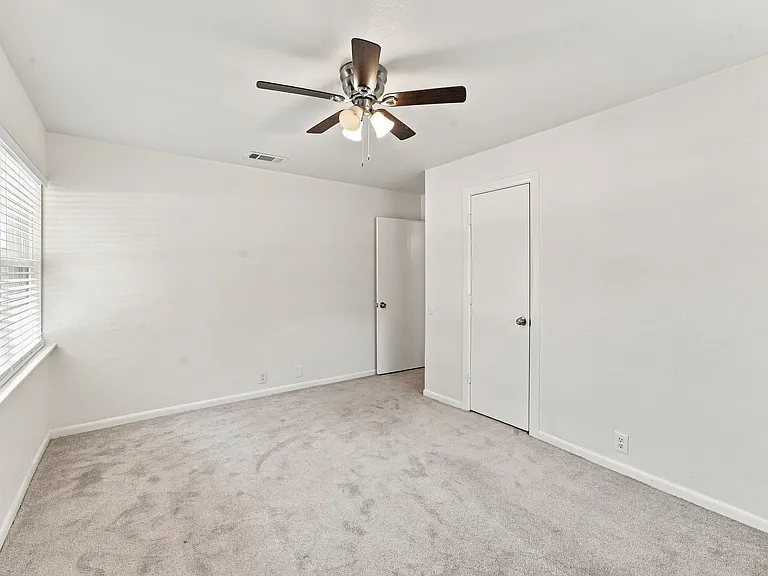 1411 W Shields Dr — Photo 18