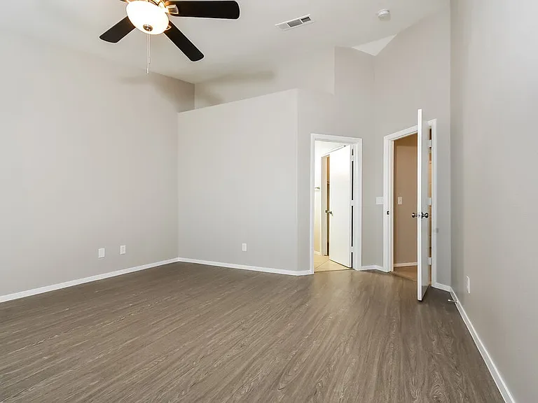 5828 Meadow Dale Dr — Photo 9