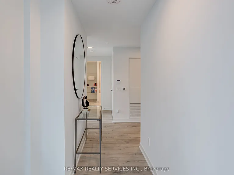 327 King St W #4106 — Photo 21