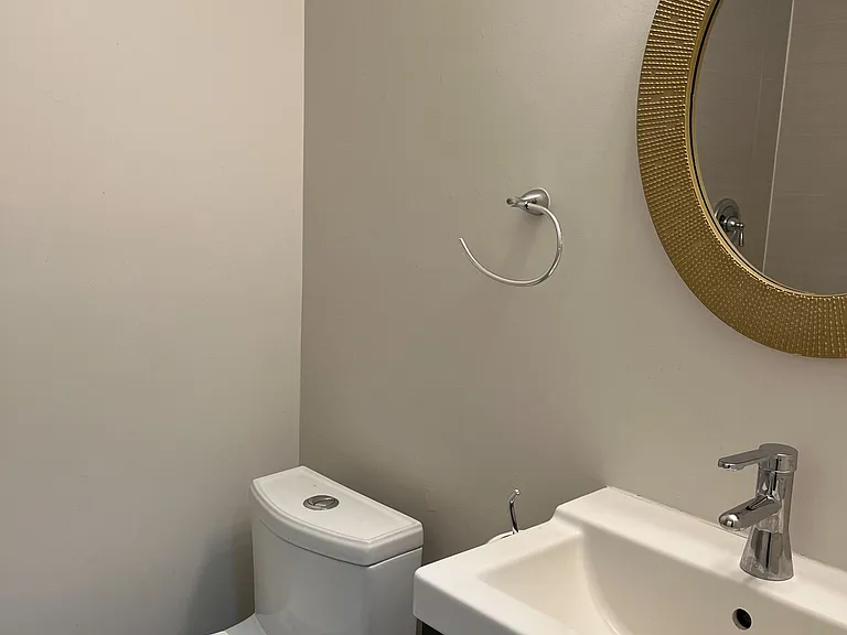 211 Silverbirch Dr #UPPER — Photo 9